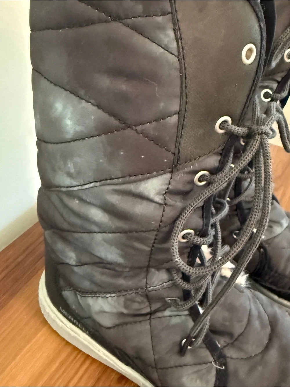 Merrell Black Quilted Lace-Up Winter Boots with Faux Fur lining